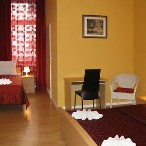 https://hotel-pension-am-savignyplatz.find-berlin-hotels.com